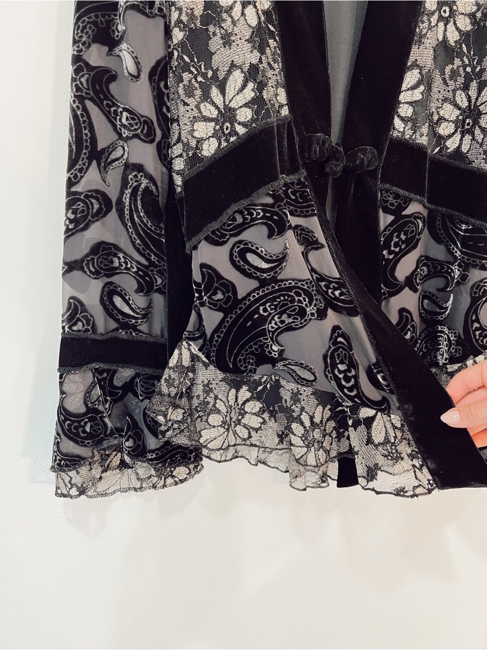 Vintage 100% Silk Lacy Floral and Paisley Komono Jacket with Bell Sleeves - Picture 5 of 10